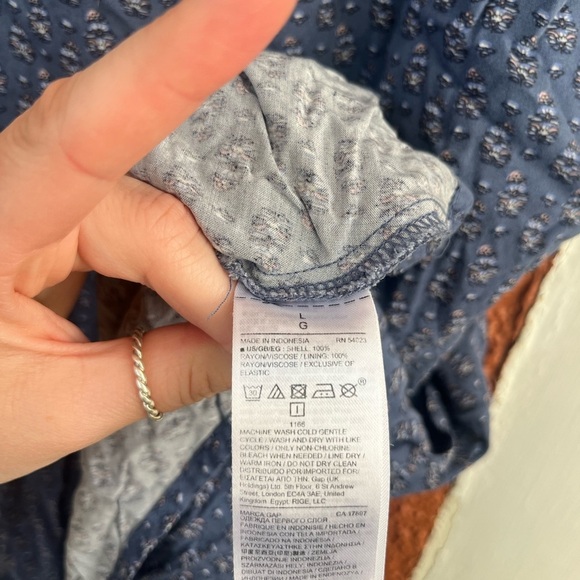 GAP Size Large Cami Dress Fit & Flare V-neck Blue Floral Smocked Back FLAWED - Picture 6 of 7